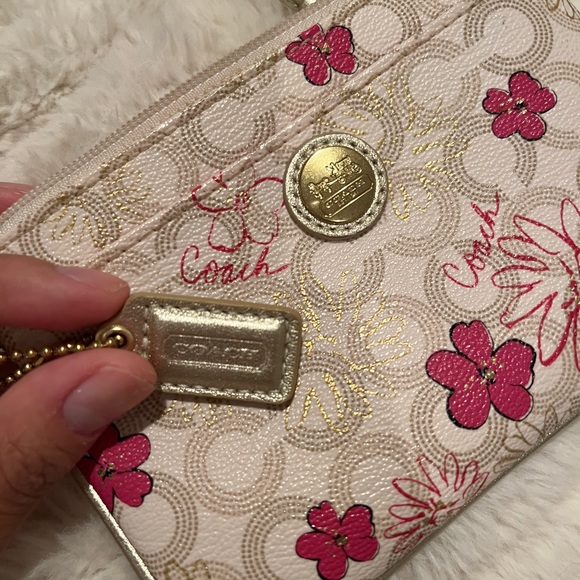 Coach pink and white leather wristlet - Picture 4 of 6